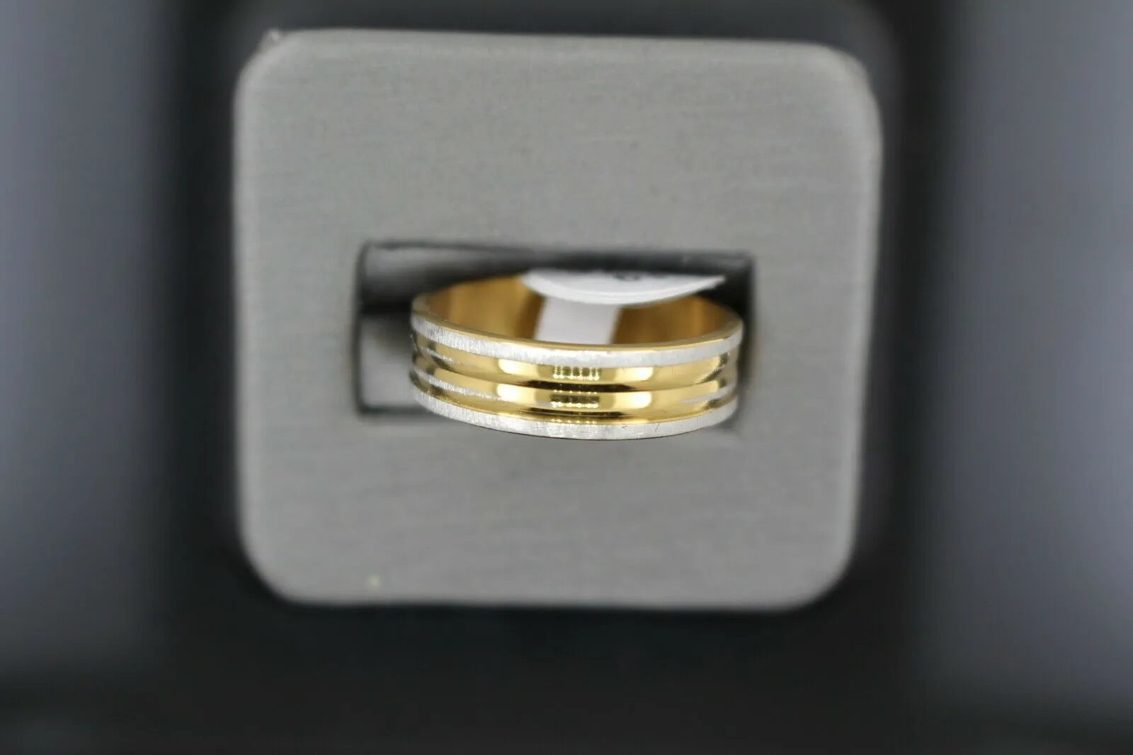 18k Solid Gold Elegant Ladies Modern Matte Disc Finish Band Ring R9115m