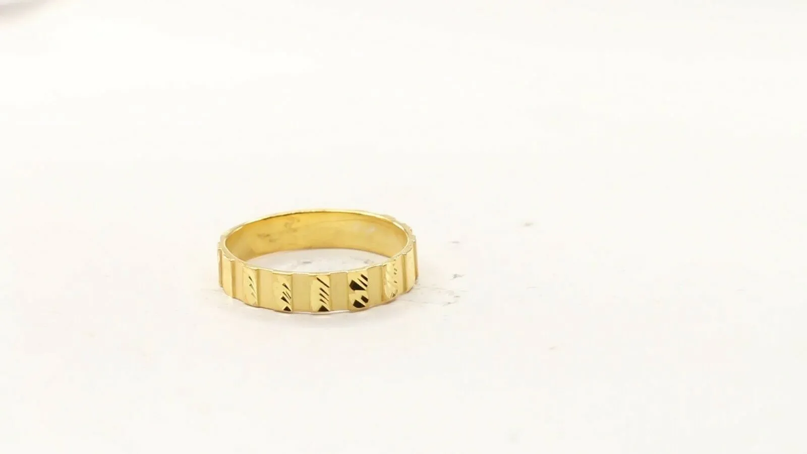 22k Ring Solid Gold ELEGANT Charm Classic Ladies Band RESIZABLE r2040mon