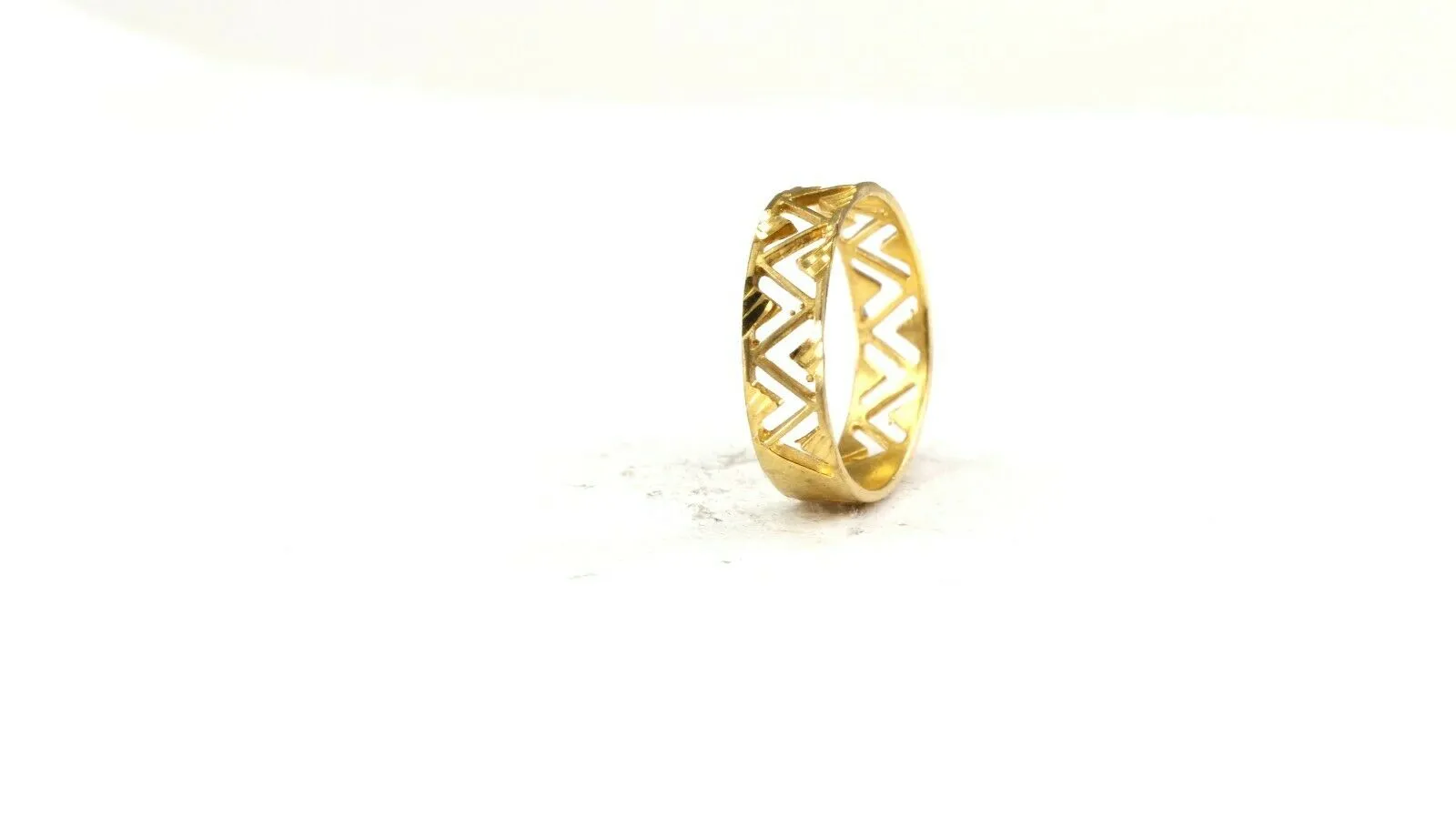 22k Ring Solid Gold ELEGANT Charm Ladies Band SIZE 7.5 RESIZABLE r2554mon