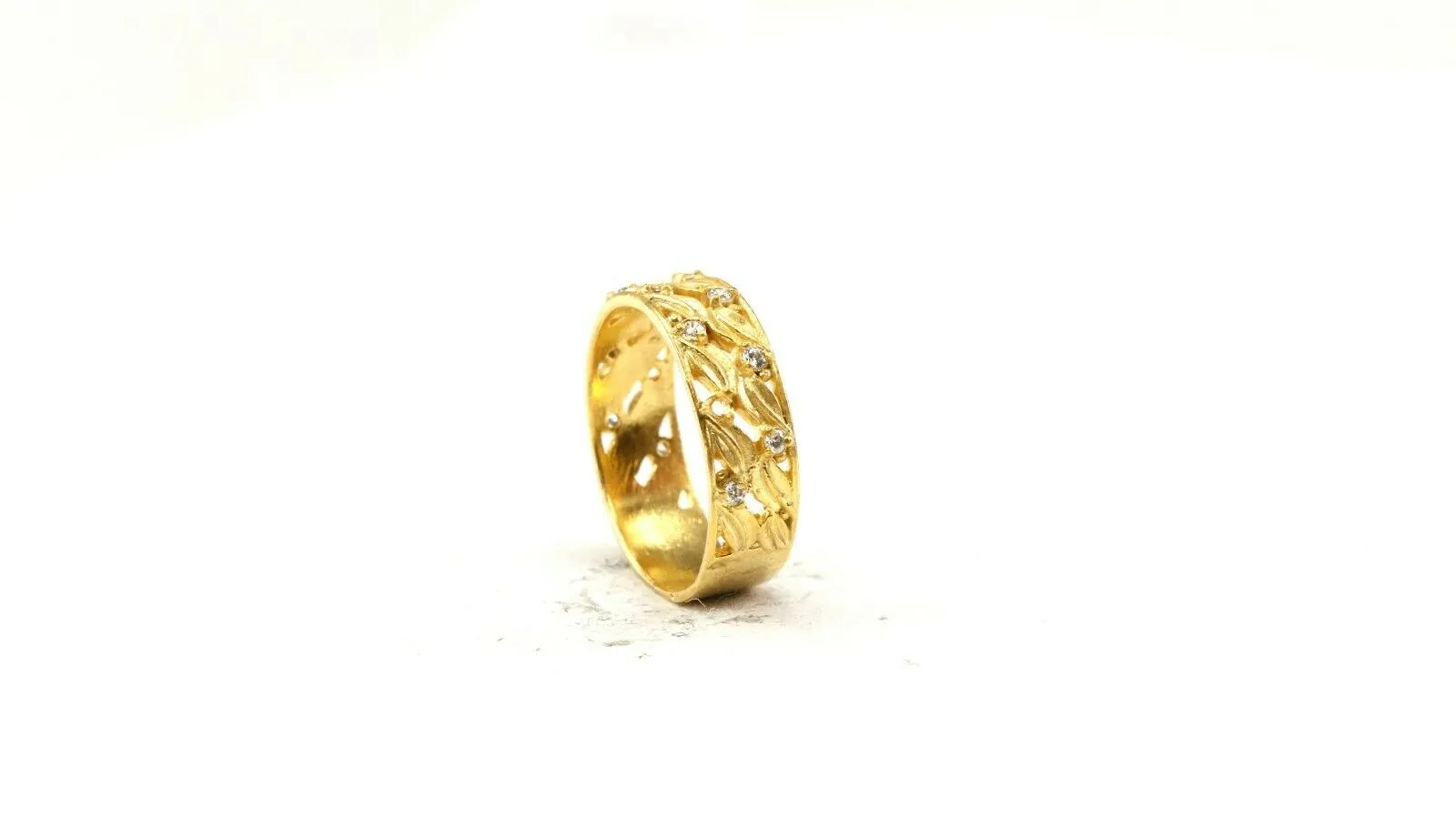 22k Gold Ring Ladies Band Size 7.75 Elegantly Charm Resizable - R2588MON