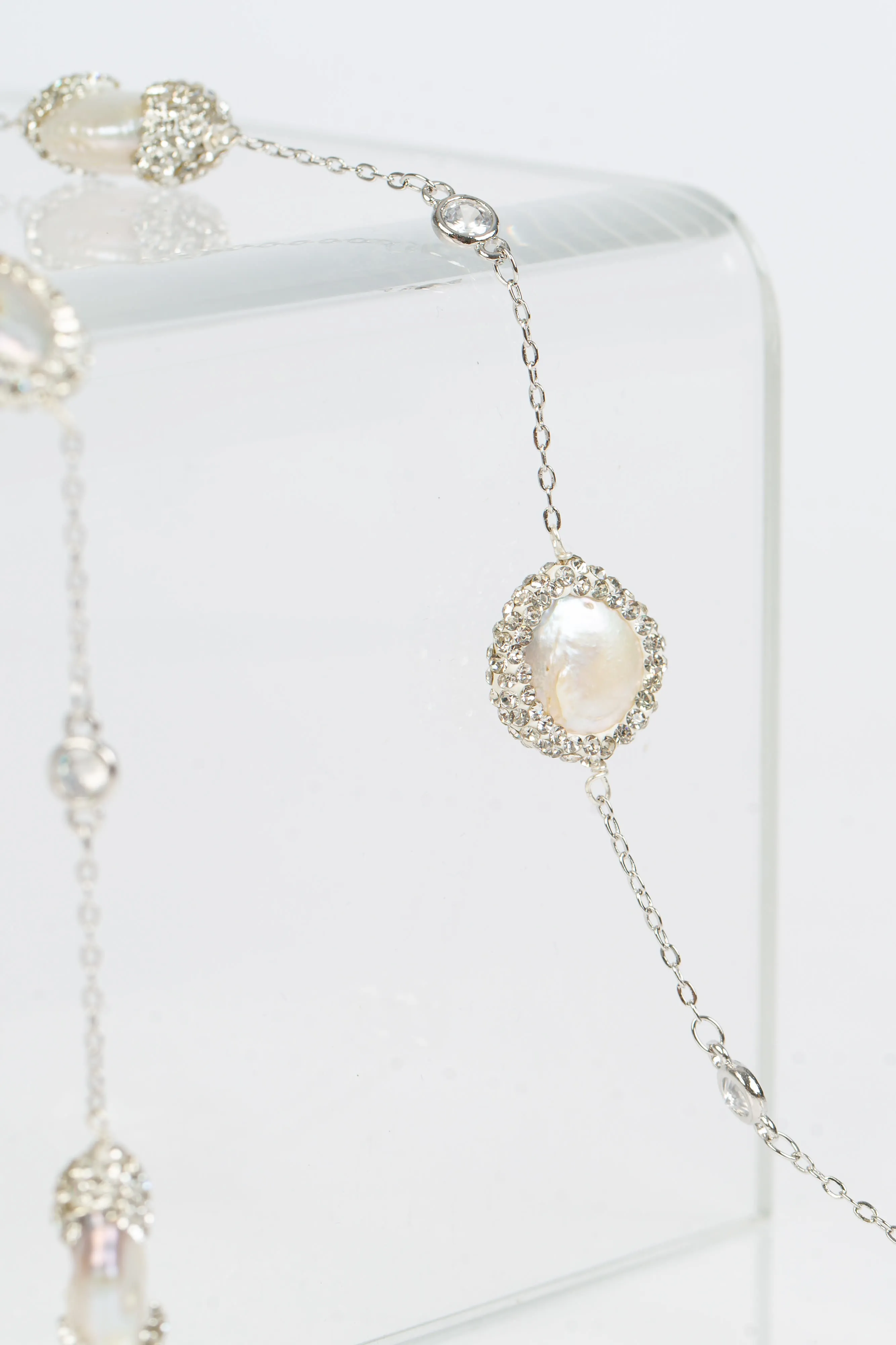 Elsa White Gold Pearls Necklace