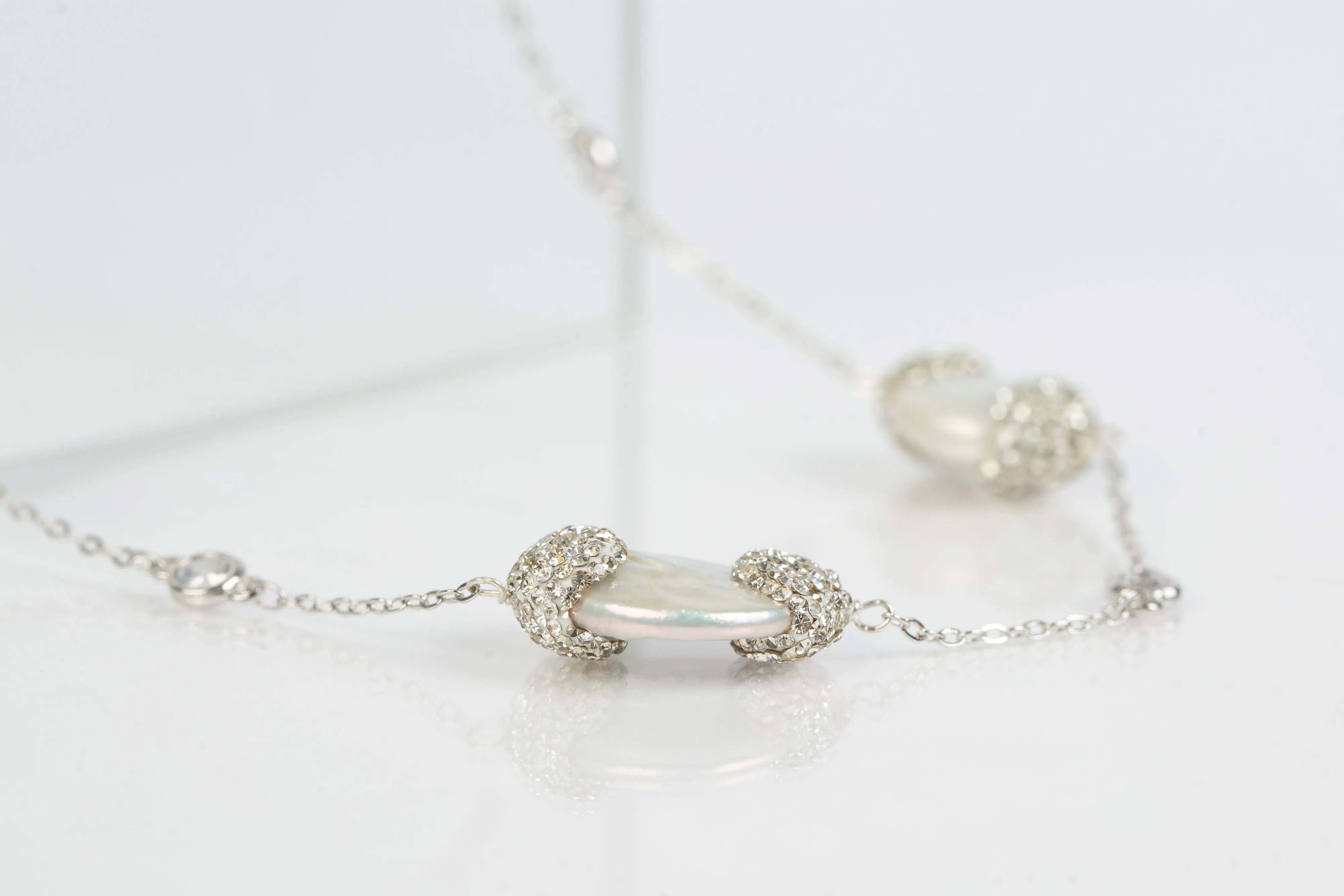 Elsa White Gold Pearls Necklace