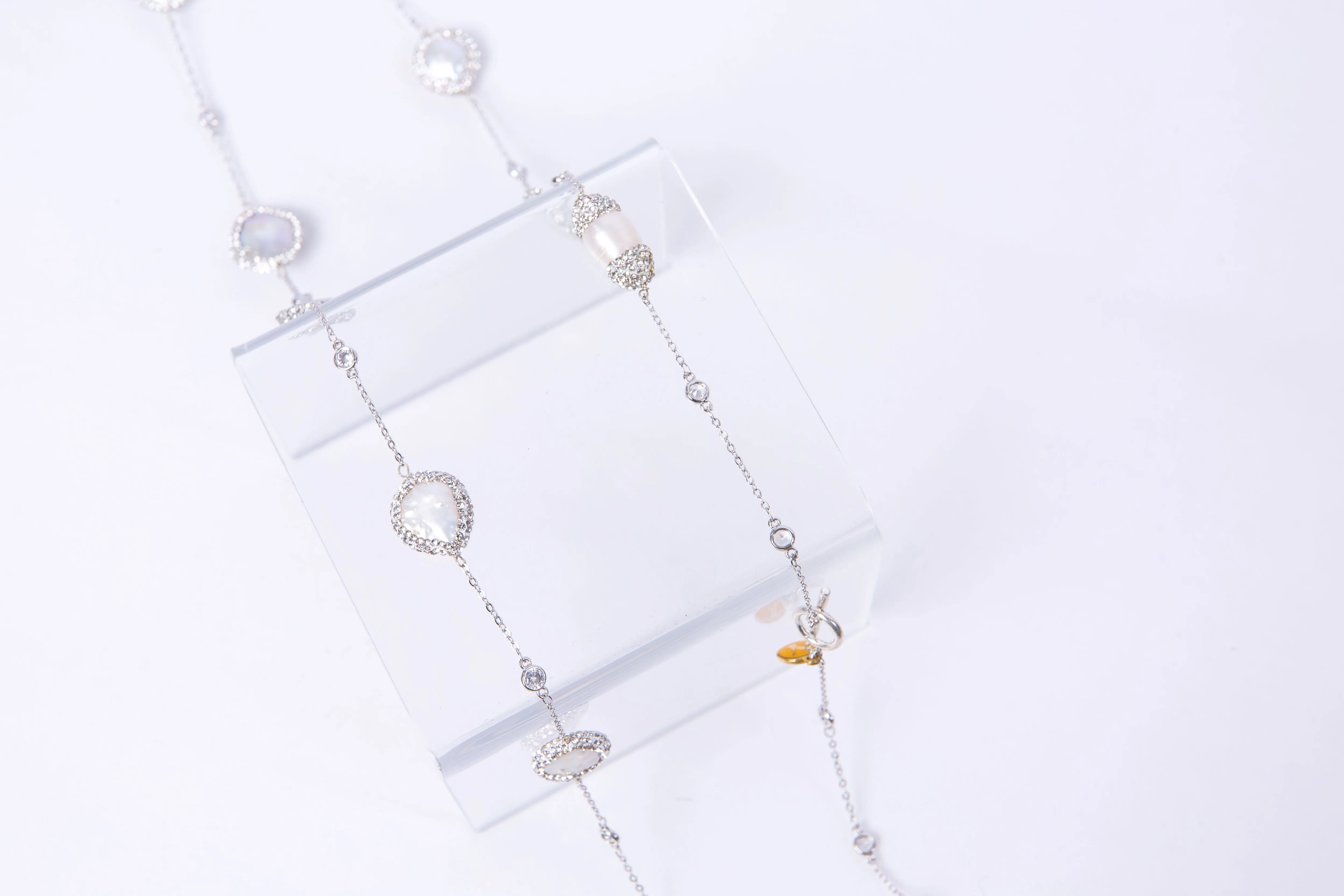 Elsa White Gold Pearls Necklace