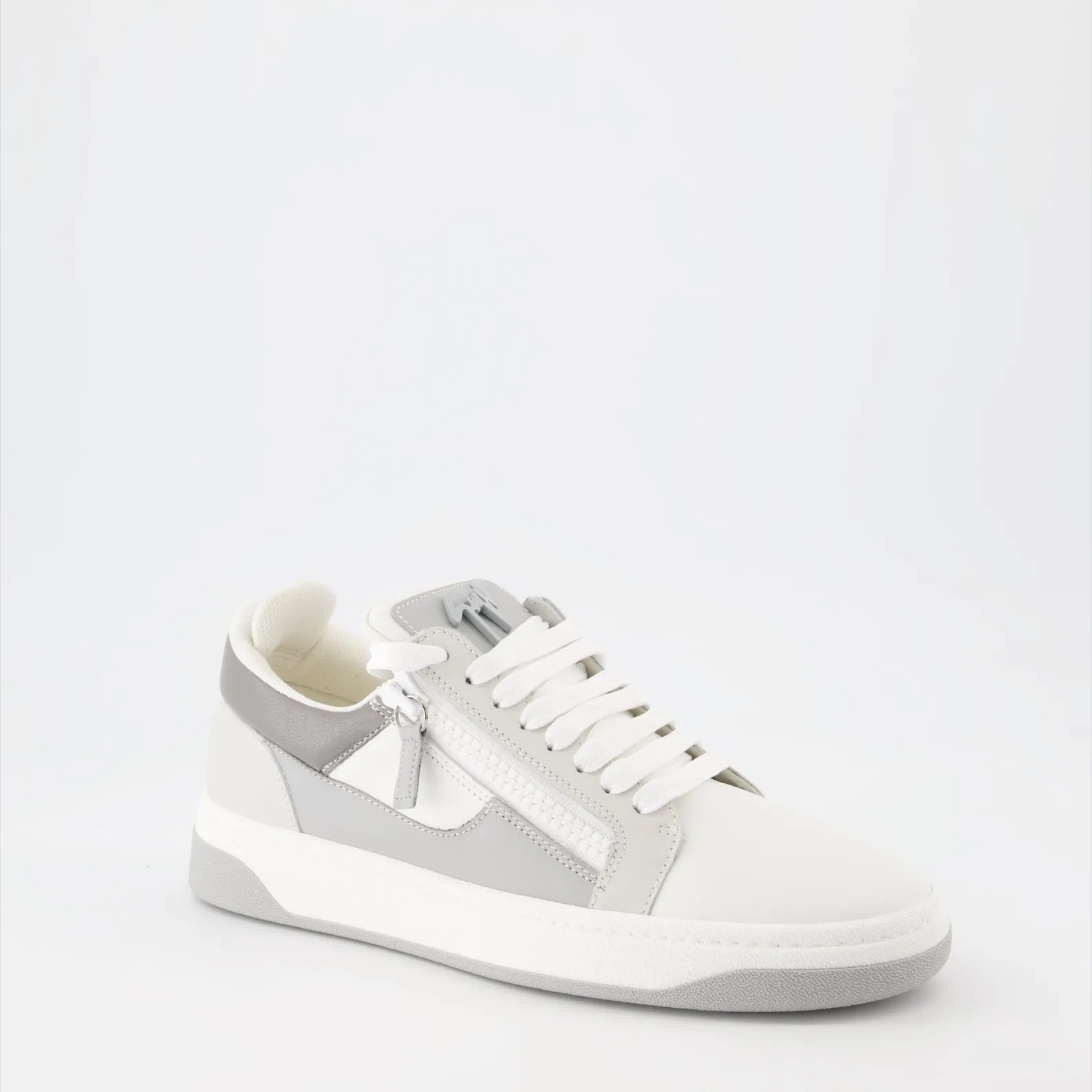 GZ94 Gray-White Sneakers