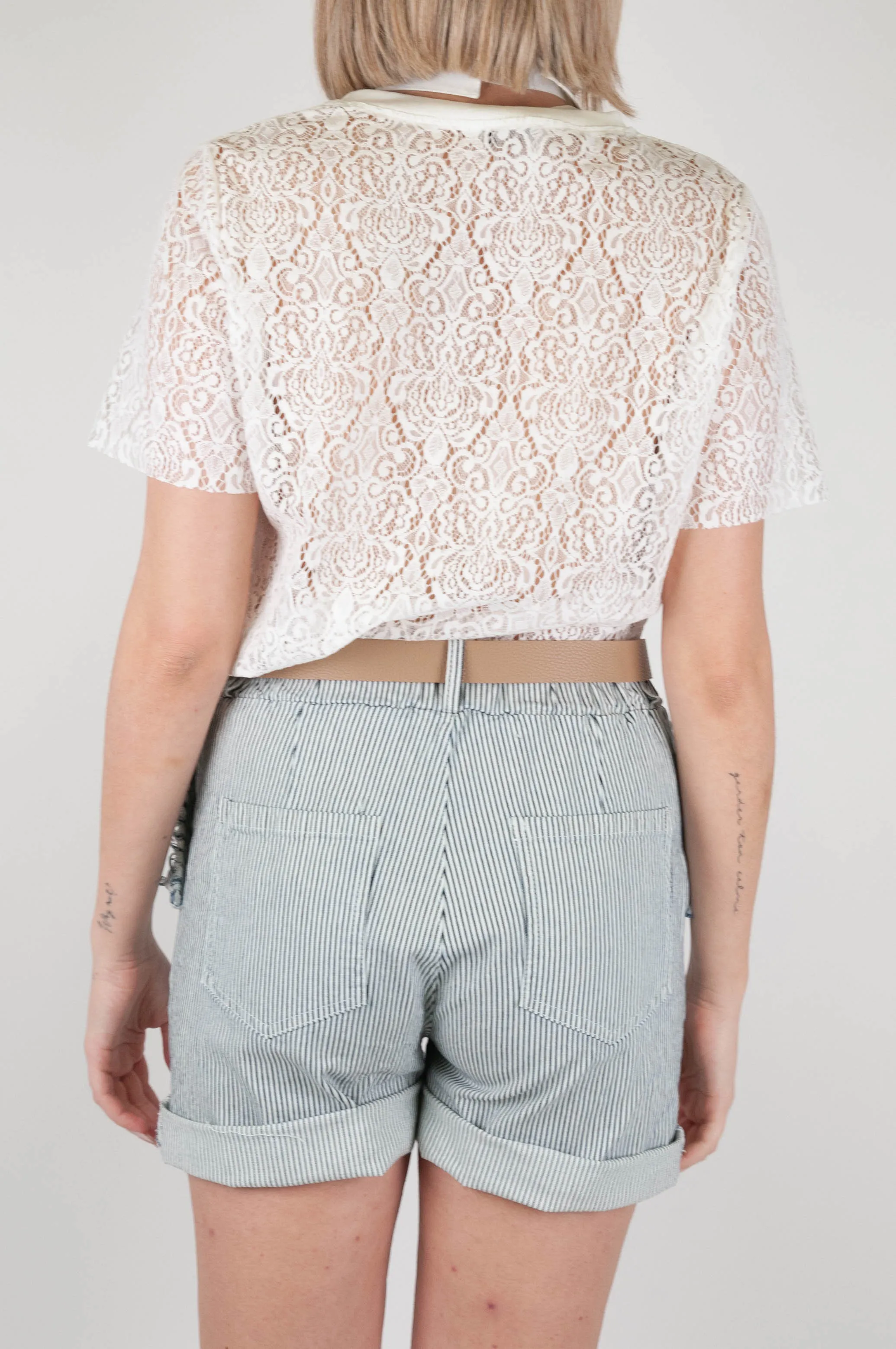 Embroidered lace T-shirt with removable collar and jewel detail by Haveone.