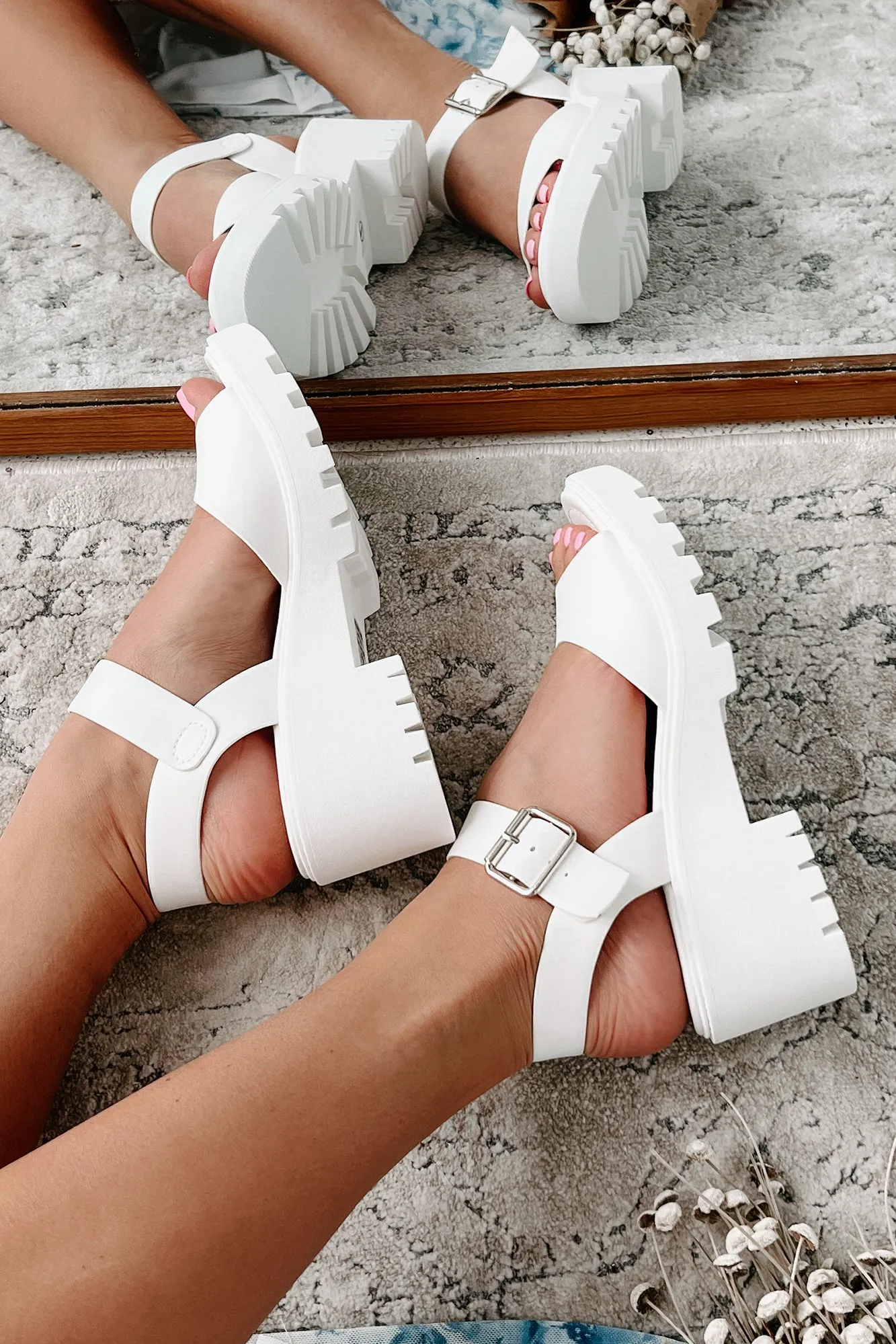 Just Having Fun Chunky Heel Sandal (White)