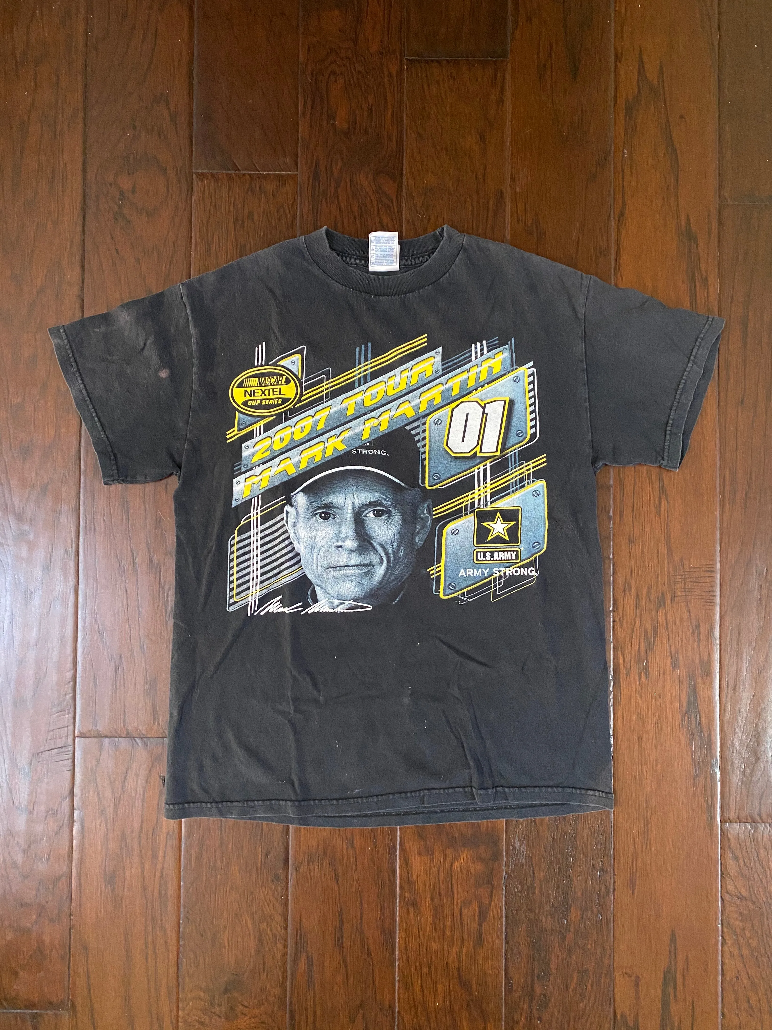 Mark Martin #01 NASCAR 2007 Tour Vintage Distressed T-shirt