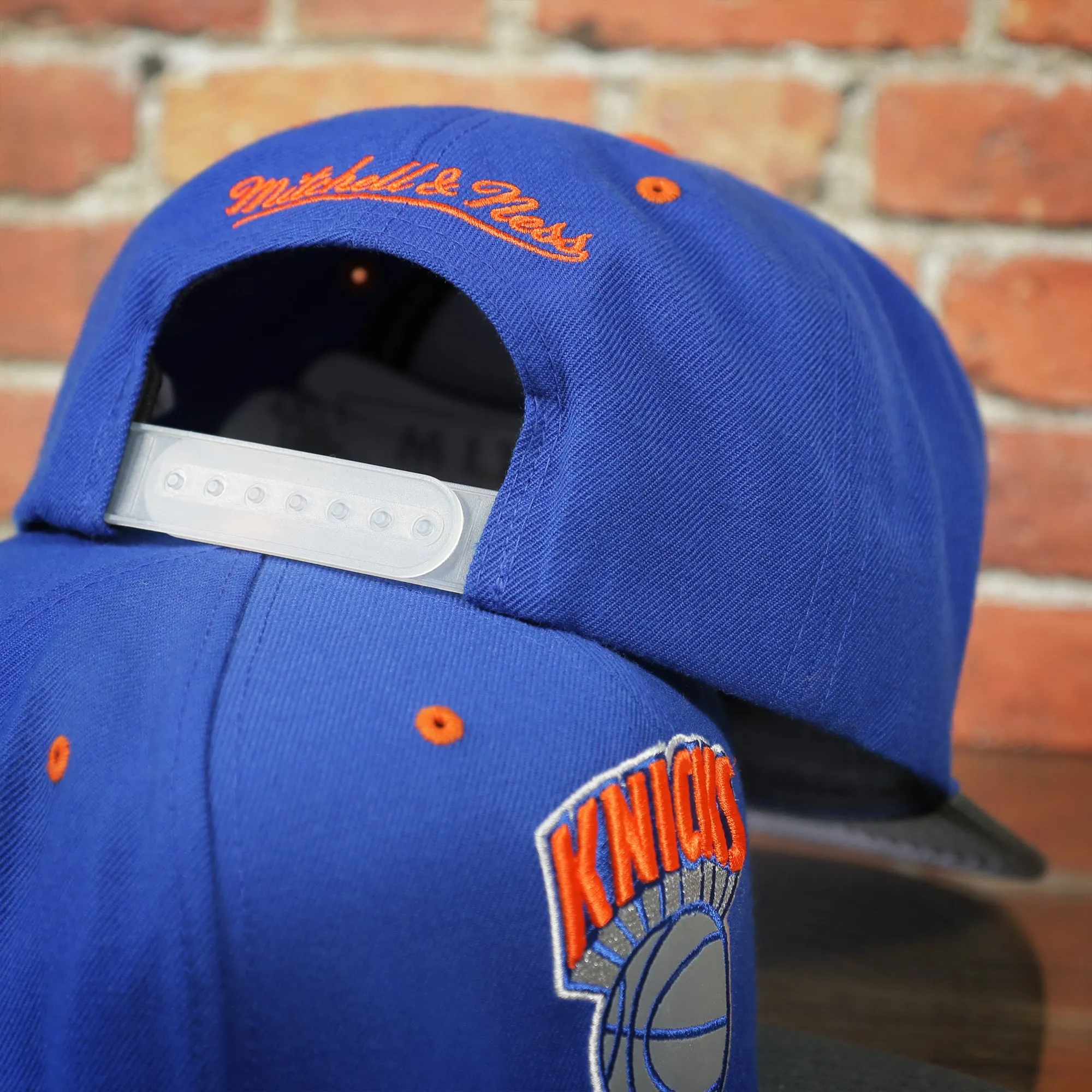 New York Knicks Gray Bottom Snapback Hat