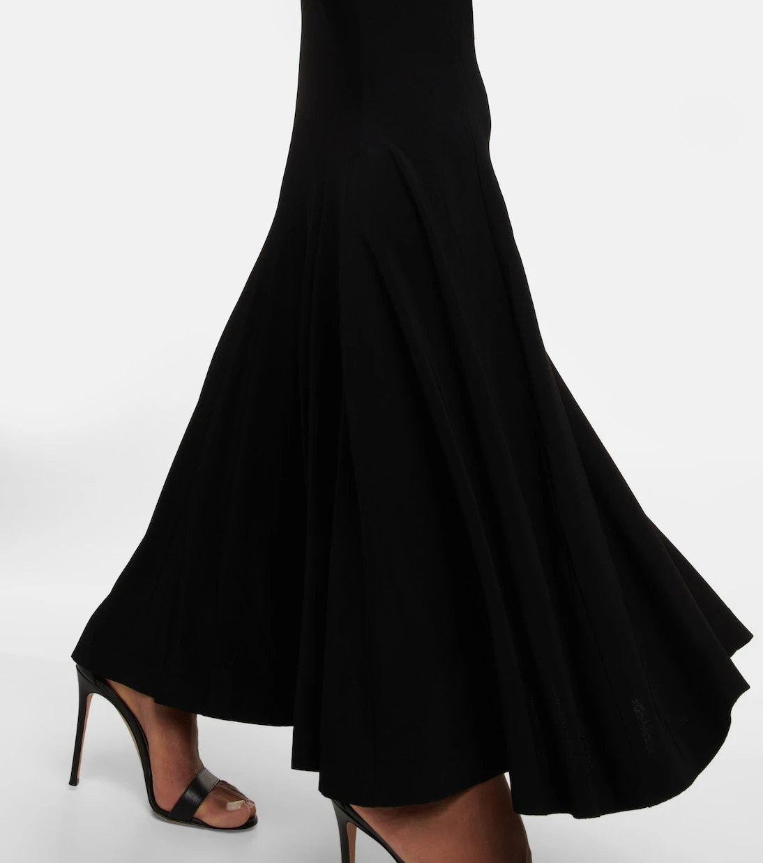 --Off-shoulder fishtail gown-