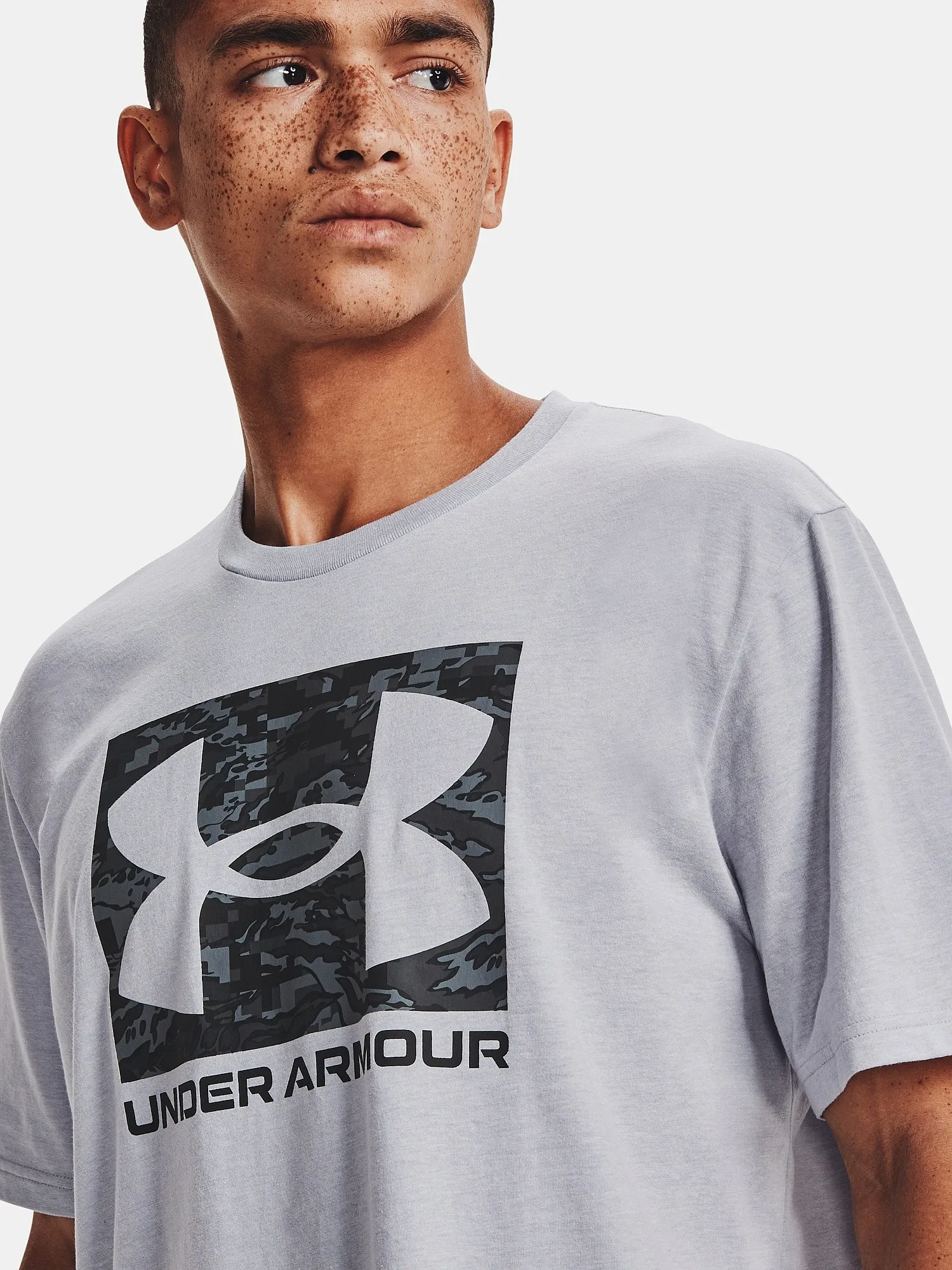 T-Shirt Under Armour ABC Camo Boxed Logo - 011/Mod Gray Light Heather - men´s