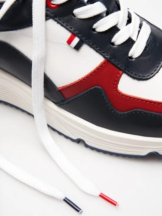 Tricolor leather shoe