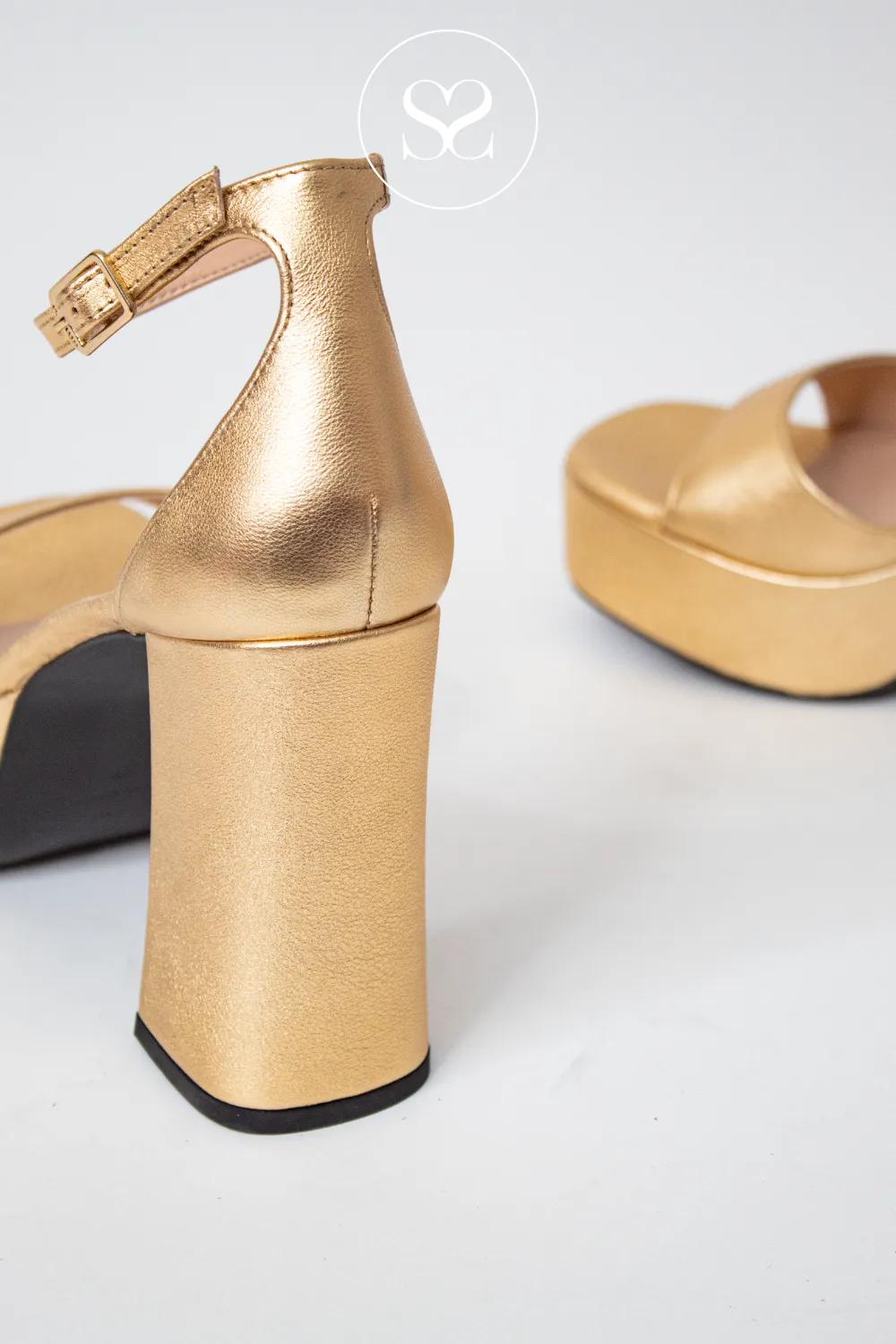 UNISA UPTON GOLDEN BLOCK HEEL PLATFORM SANDAL