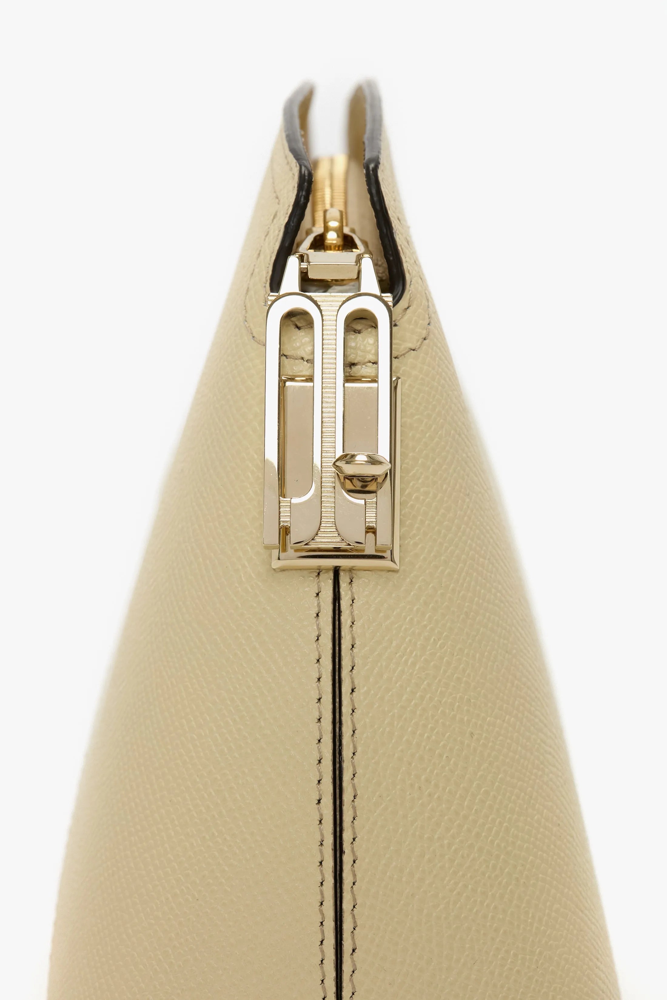 Victoria Clutch Bag In Ivory Grained Leather