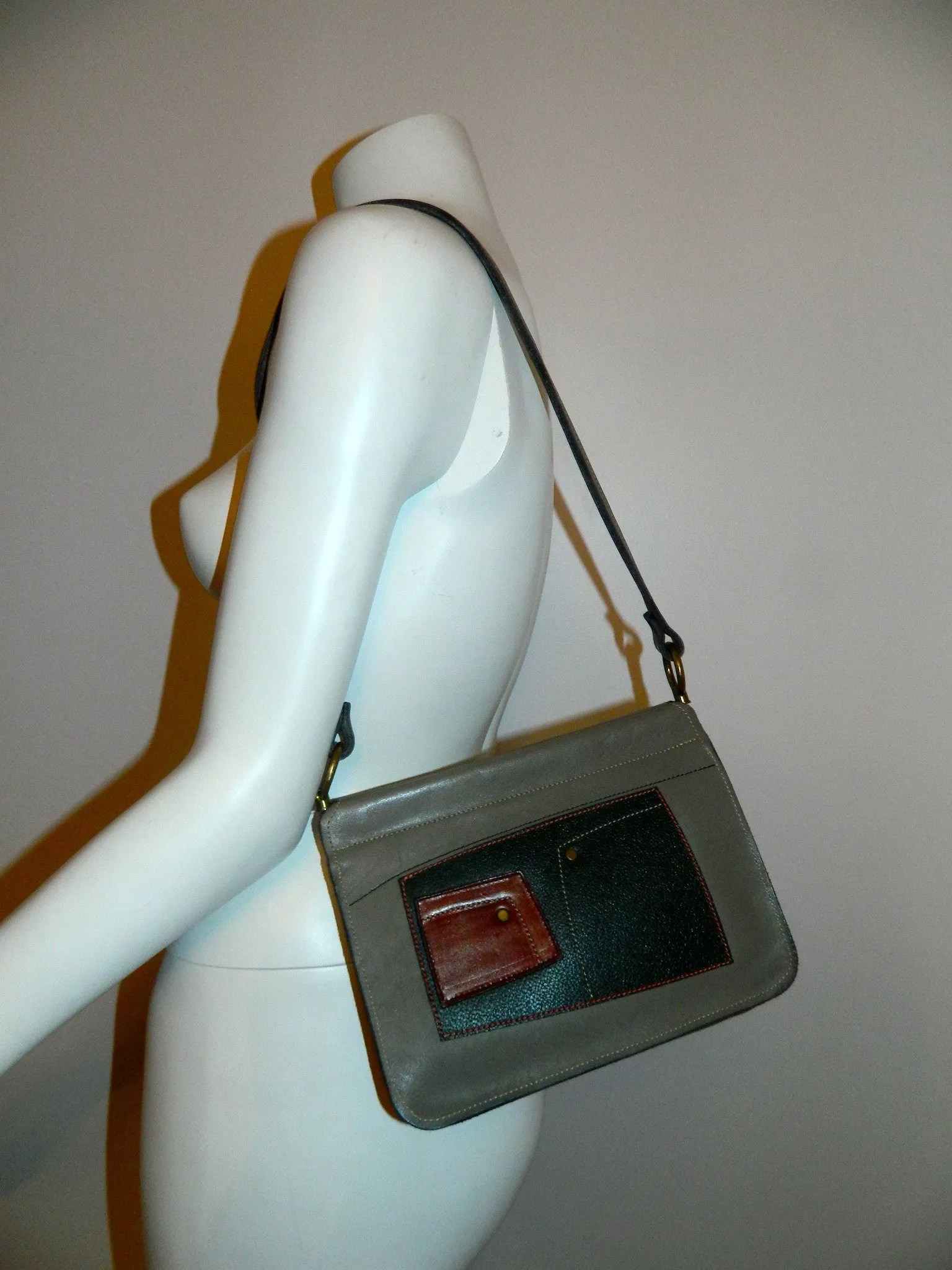 vintage 1970s patchwork leather bag / gray leather hinged top shoulder purse